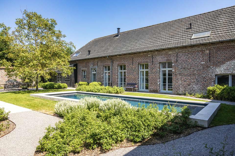 Betonnen zwembad in Oudenaarde