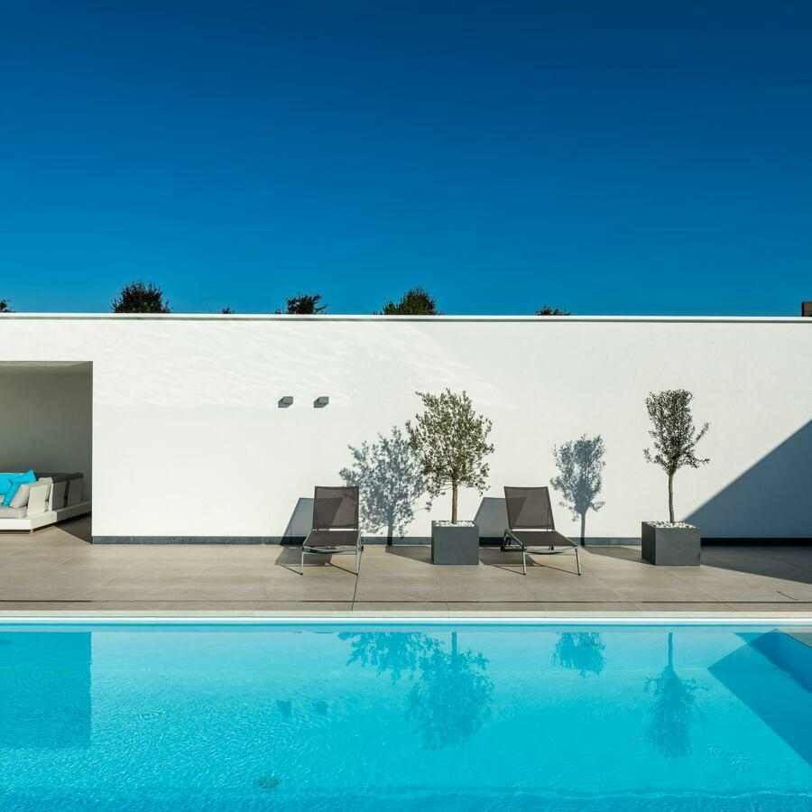 Betonnen zwembad in Deinze