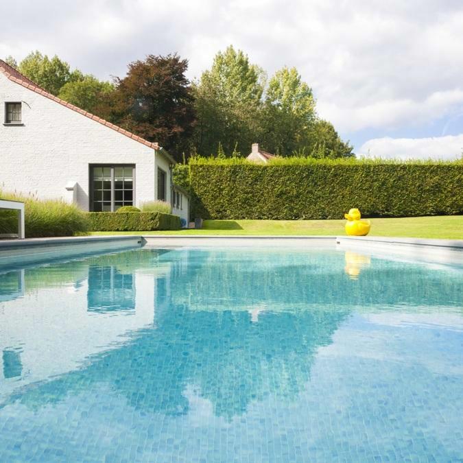 Totaalconcept - zwembad&nbsp;/ tuin	Afmetingen: &nbsp;10&nbsp;x 4 x 1,5 m	Bekleding: glasmoza&iu