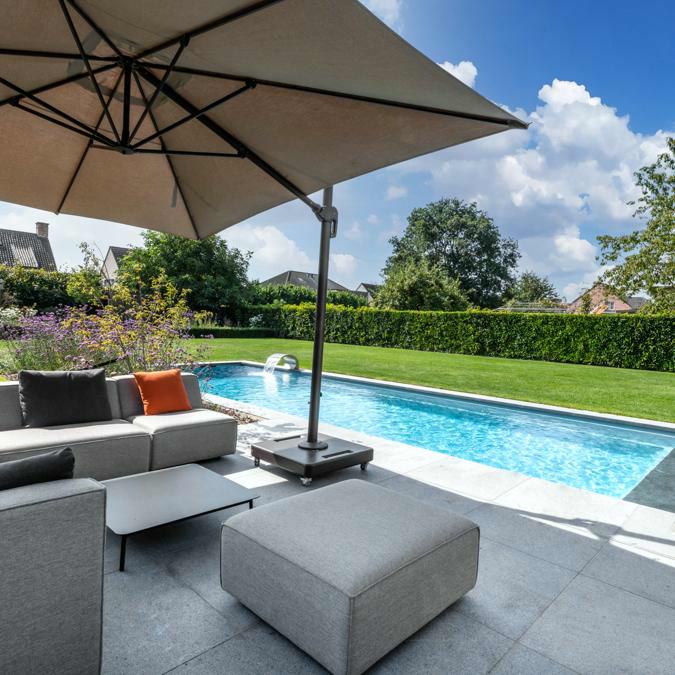 Totaalconcept - zwembad / poolhouse / tuin	Afmetingen: &nbsp;12&nbsp;x 4 x 1,5 m	Kleur: lichtgri