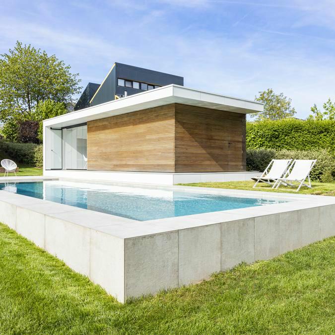 Totaalconcept - zwembad / tuin / poolhouse	Afmetingen: 12 x 4 x 1,5m	Bekleding vloer: glasmoza&i