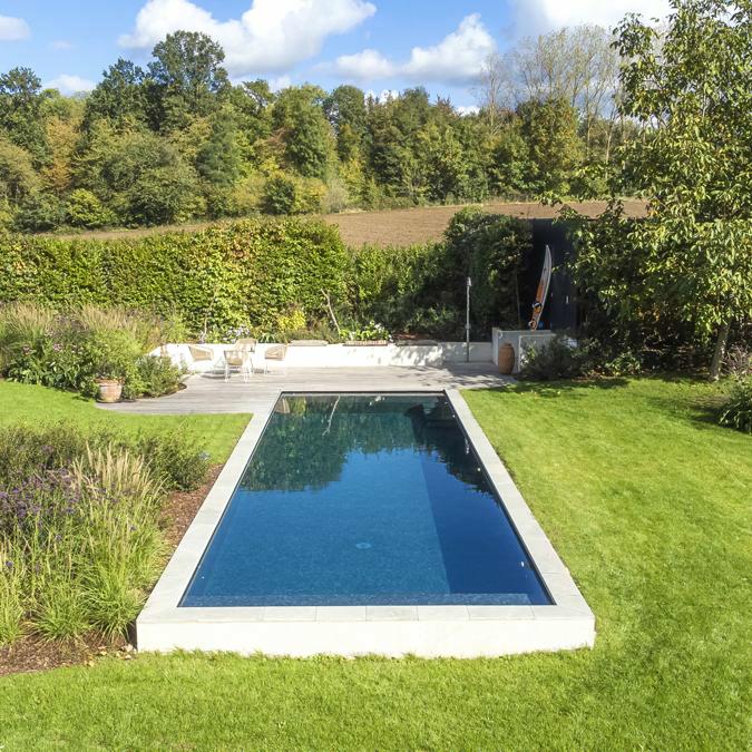 Totaalconcept&nbsp;zwembad - omgevingsaanleg&nbsp;	Om het natuurlijke landschap te respecteren&
