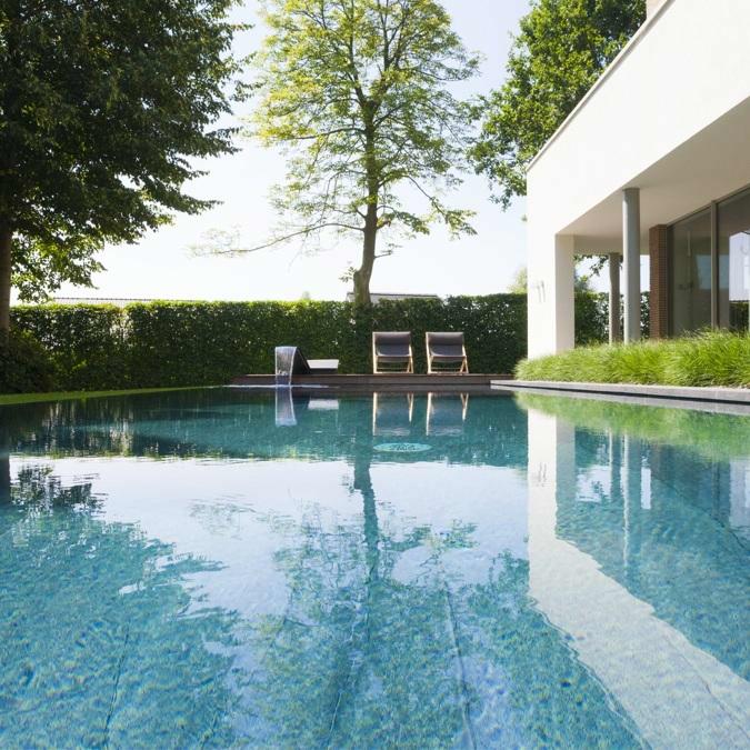 Totaalconcept - zwembad / tuin	Afmetingen: 11,5 x 4 x 1,5m	Bekleding: groot formaat tegels; zwar