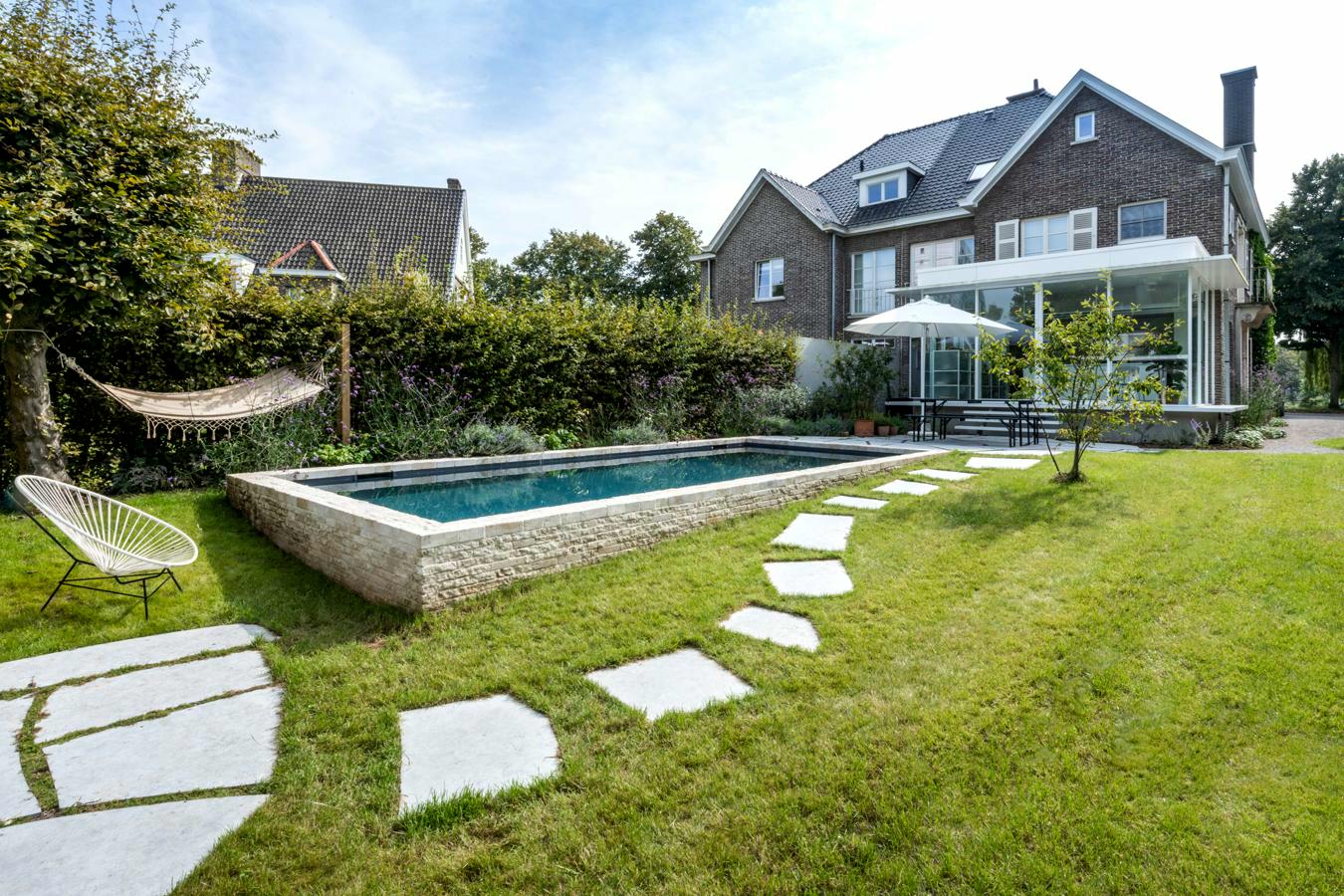 Betonnen zwembad in Gent