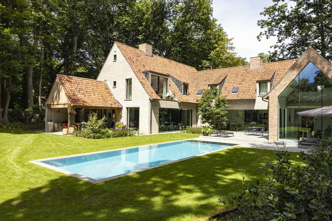 Overloop bio zwembad in Sint-Martens-Latem